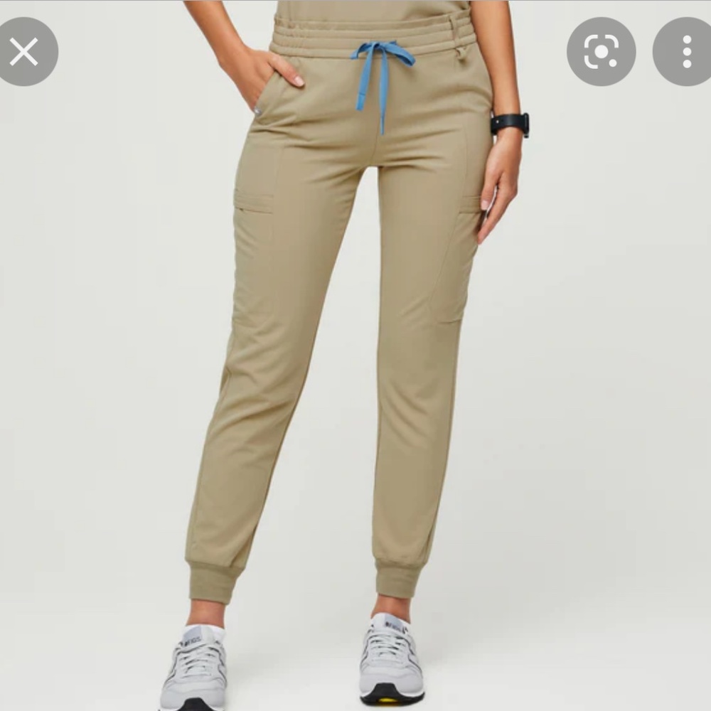 Figs Women’s Medium Tall Sandstone Lesage scrub joggers